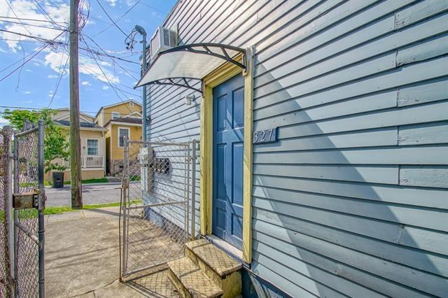 New Orleans, Louisiana 70119, United States, 3 Bedrooms Bedrooms, ,3 BathroomsBathrooms,Residential,Pending,68108