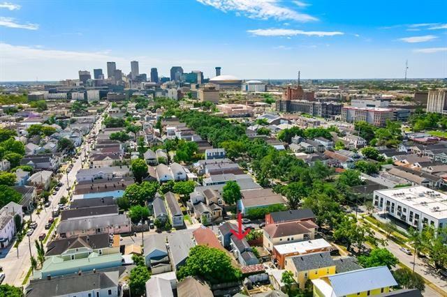 New Orleans, Louisiana 70119, United States, 3 Bedrooms Bedrooms, ,3 BathroomsBathrooms,Residential,Pending,68108