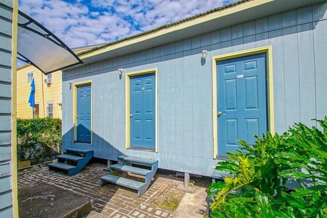 New Orleans, Louisiana 70119, United States, 3 Bedrooms Bedrooms, ,3 BathroomsBathrooms,Residential,Pending,68108