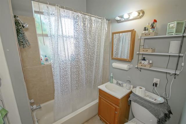 New Orleans, Louisiana 70119, United States, 3 Bedrooms Bedrooms, ,3 BathroomsBathrooms,Residential,Pending,68108