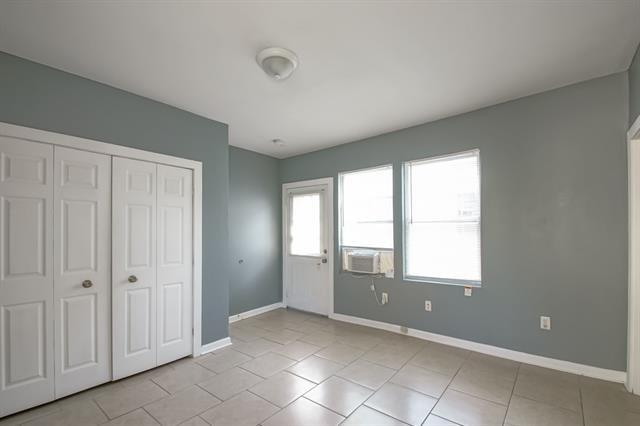 New Orleans, Louisiana 70119, United States, 3 Bedrooms Bedrooms, ,3 BathroomsBathrooms,Residential,Pending,68108