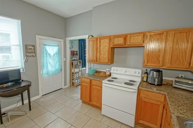 New Orleans, Louisiana 70119, United States, 3 Bedrooms Bedrooms, ,3 BathroomsBathrooms,Residential,Pending,68108