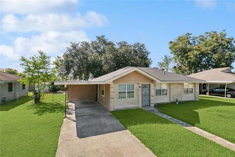 15 VICTORIAN Court Violet LA 70092