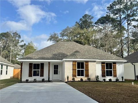 Photo of 113 BRYANT Street, Madisonville, LA 70447 (MLS # 2545302)