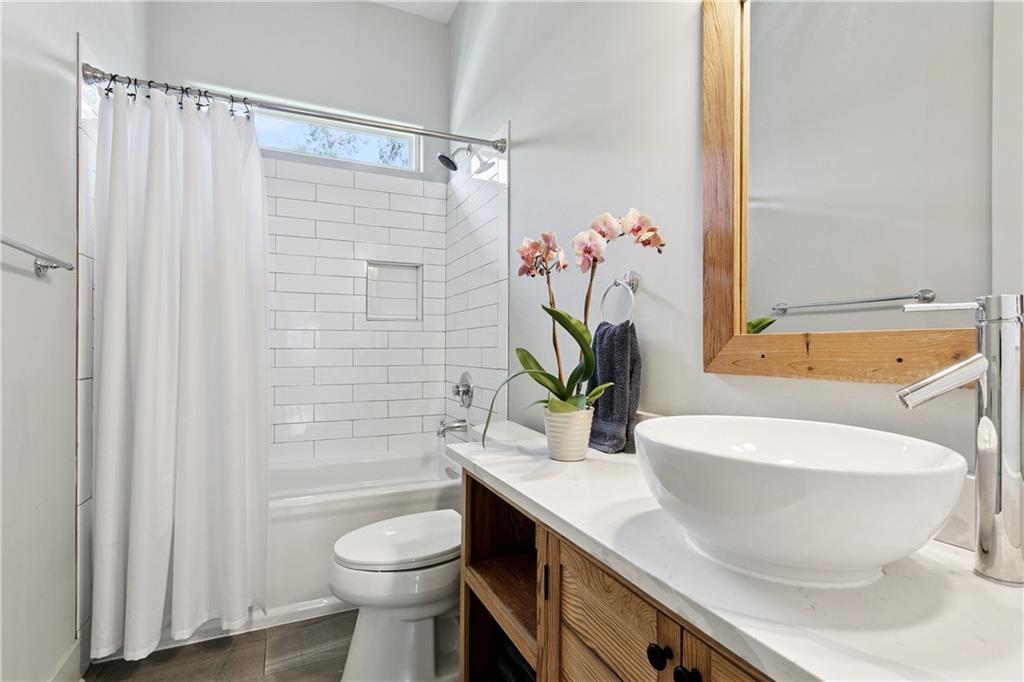 New Orleans, Louisiana 70124, United States, 3 Bedrooms Bedrooms, ,2 BathroomsBathrooms,Residential,Pending,197720