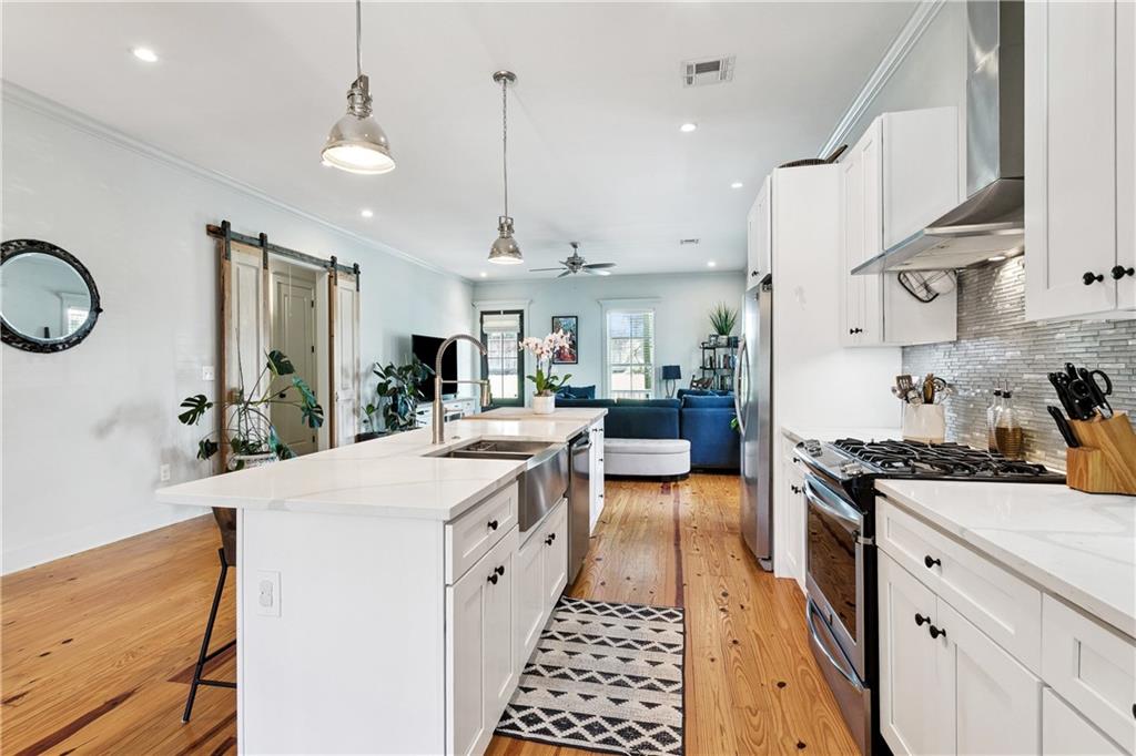 New Orleans, Louisiana 70124, United States, 3 Bedrooms Bedrooms, ,2 BathroomsBathrooms,Residential,Pending,197720