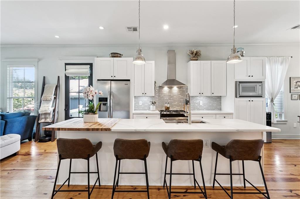 New Orleans, Louisiana 70124, United States, 3 Bedrooms Bedrooms, ,2 BathroomsBathrooms,Residential,Pending,197720