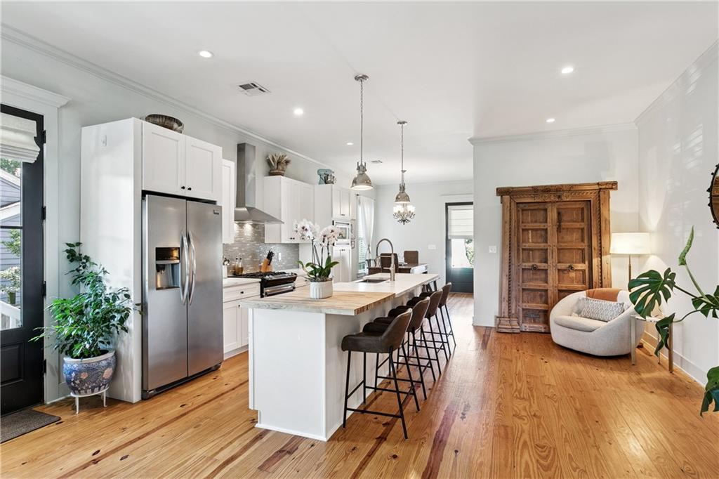 New Orleans, Louisiana 70124, United States, 3 Bedrooms Bedrooms, ,2 BathroomsBathrooms,Residential,Pending,197720