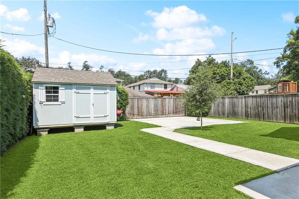 New Orleans, Louisiana 70124, United States, 3 Bedrooms Bedrooms, ,2 BathroomsBathrooms,Residential,Pending,197720