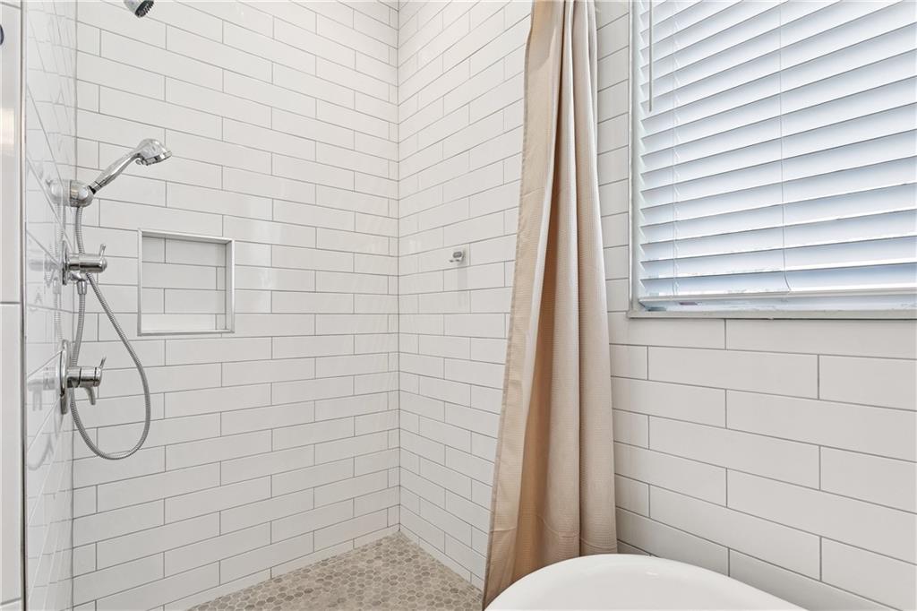 New Orleans, Louisiana 70124, United States, 3 Bedrooms Bedrooms, ,2 BathroomsBathrooms,Residential,Pending,197720