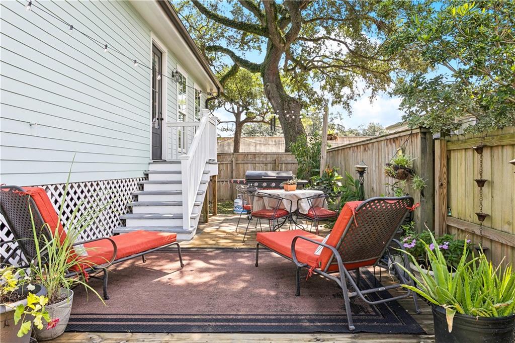 New Orleans, Louisiana 70124, United States, 3 Bedrooms Bedrooms, ,2 BathroomsBathrooms,Residential,Pending,197720