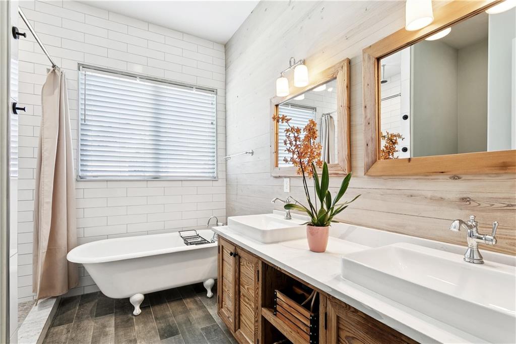 New Orleans, Louisiana 70124, United States, 3 Bedrooms Bedrooms, ,2 BathroomsBathrooms,Residential,Pending,197720