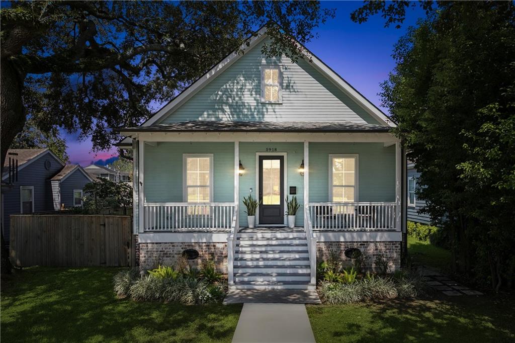 New Orleans, Louisiana 70124, United States, 3 Bedrooms Bedrooms, ,2 BathroomsBathrooms,Residential,Pending,197720