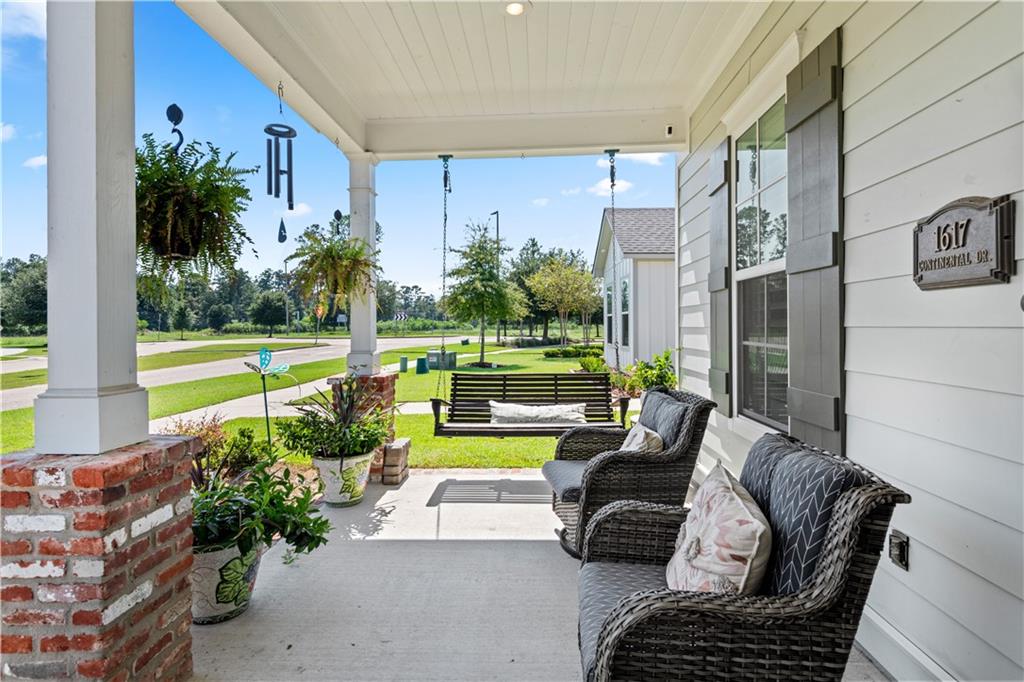 Covington, Louisiana 70433, United States, 3 Bedrooms Bedrooms, ,2 BathroomsBathrooms,Residential,Pending,198678