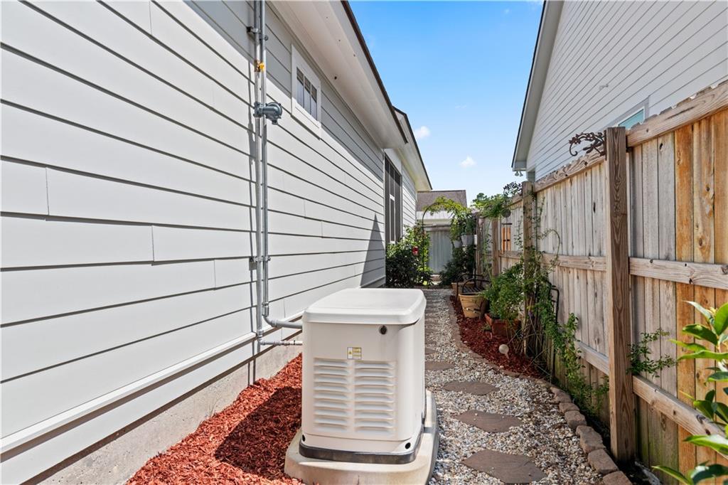 Covington, Louisiana 70433, United States, 3 Bedrooms Bedrooms, ,2 BathroomsBathrooms,Residential,Pending,198678