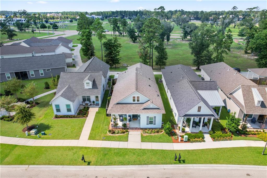 Covington, Louisiana 70433, United States, 3 Bedrooms Bedrooms, ,2 BathroomsBathrooms,Residential,Pending,198678