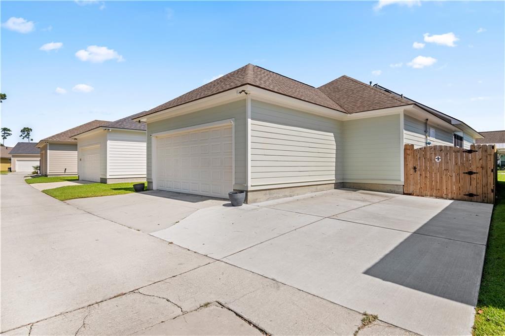 Covington, Louisiana 70433, United States, 3 Bedrooms Bedrooms, ,2 BathroomsBathrooms,Residential,Pending,198678