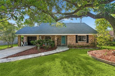 Photo of 135 SHANNON Drive, Mandeville, LA 70471 (MLS # 2554925)