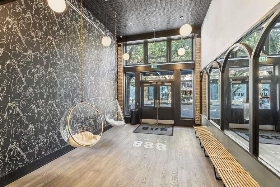 888 BARONNE Street PH 4