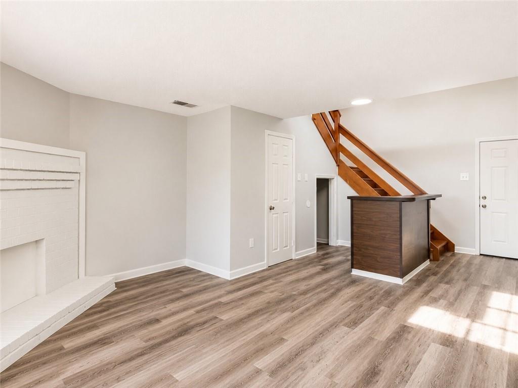 929 W MONTEREY Court