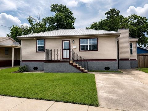 Photo of 1108 EVERGREEN Drive, Gretna, LA 70053 (MLS # 2559136)