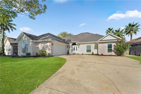 1044 CLIPPER Drive Slidell LA 70458