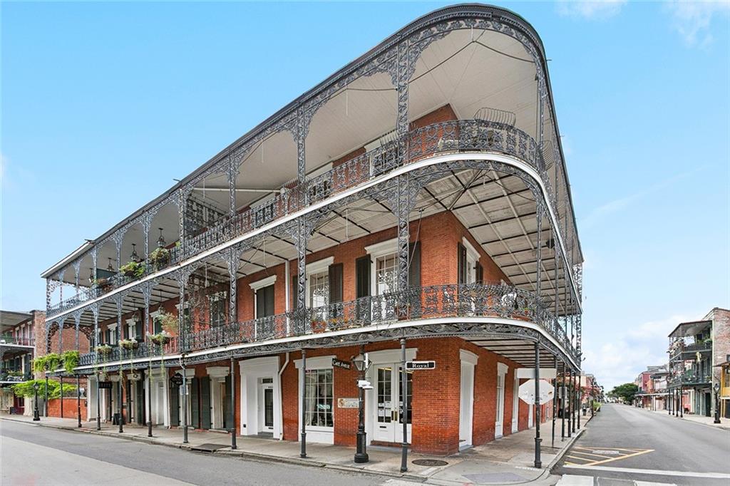 900 ROYAL Street