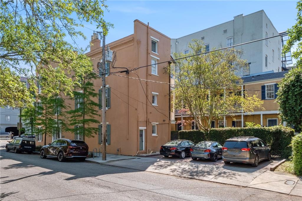 2200 PRYTANIA Avenue