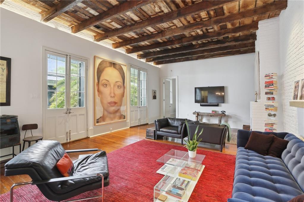 716 GOVERNOR NICHOLLS Street E