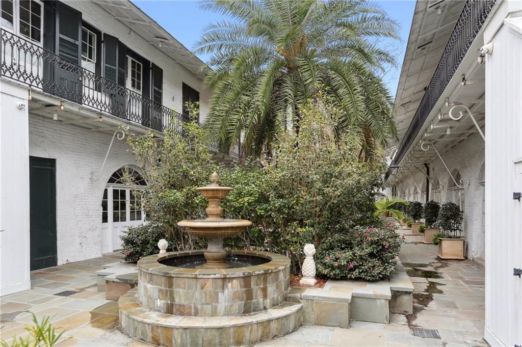 716 GOVERNOR NICHOLLS Street E