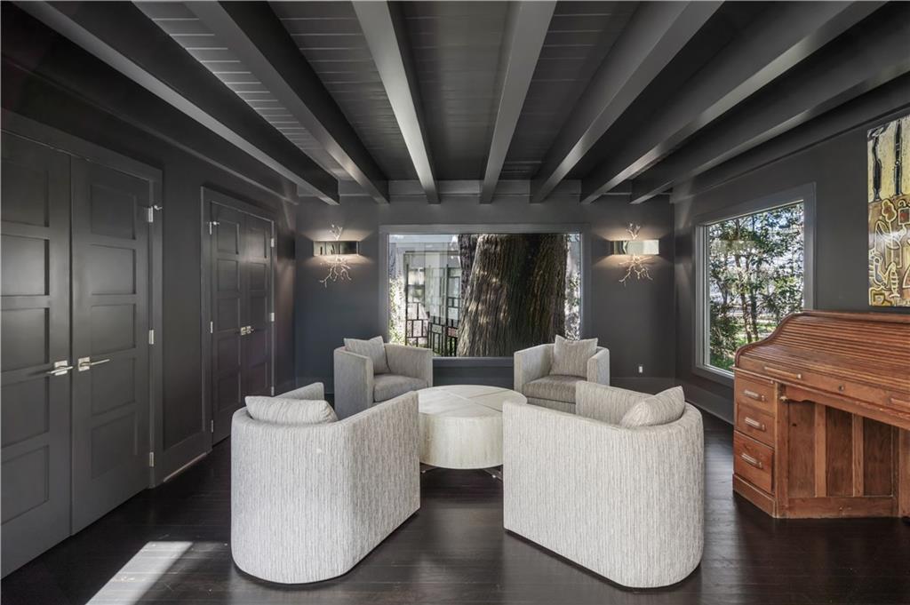 309 S JAHNCKE Avenue