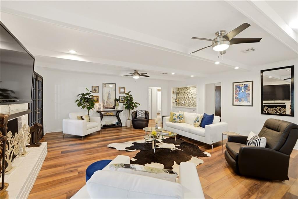 932 CHRISTANA Place