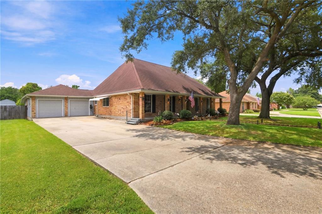 932 CHRISTANA Place