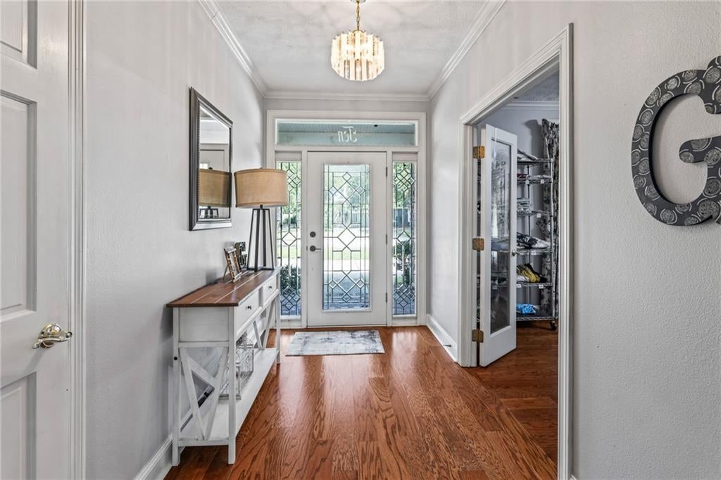 10 E WOODLAWN Drive