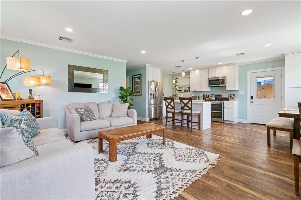 284 W SHANNON Lane