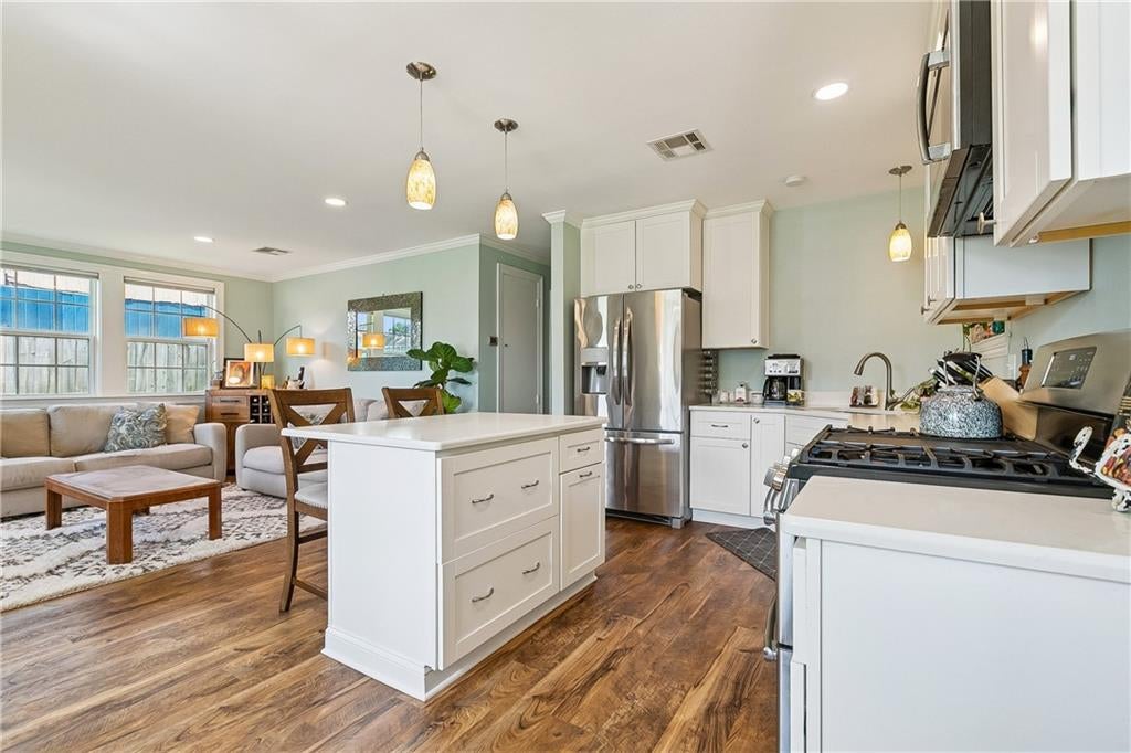 284 W SHANNON Lane