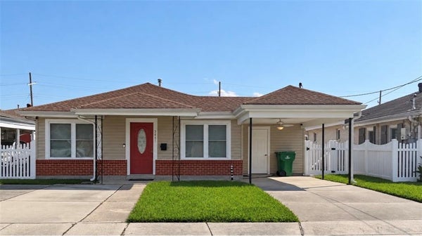 3041 HERO DR, GRETNA, LA 70053 - Image f0b5677d9d8c3131b1dfa981f511e8ef/1204110971