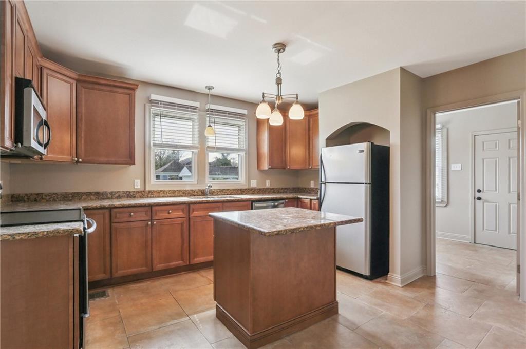 6244 46 MARSHAL FOCH Street