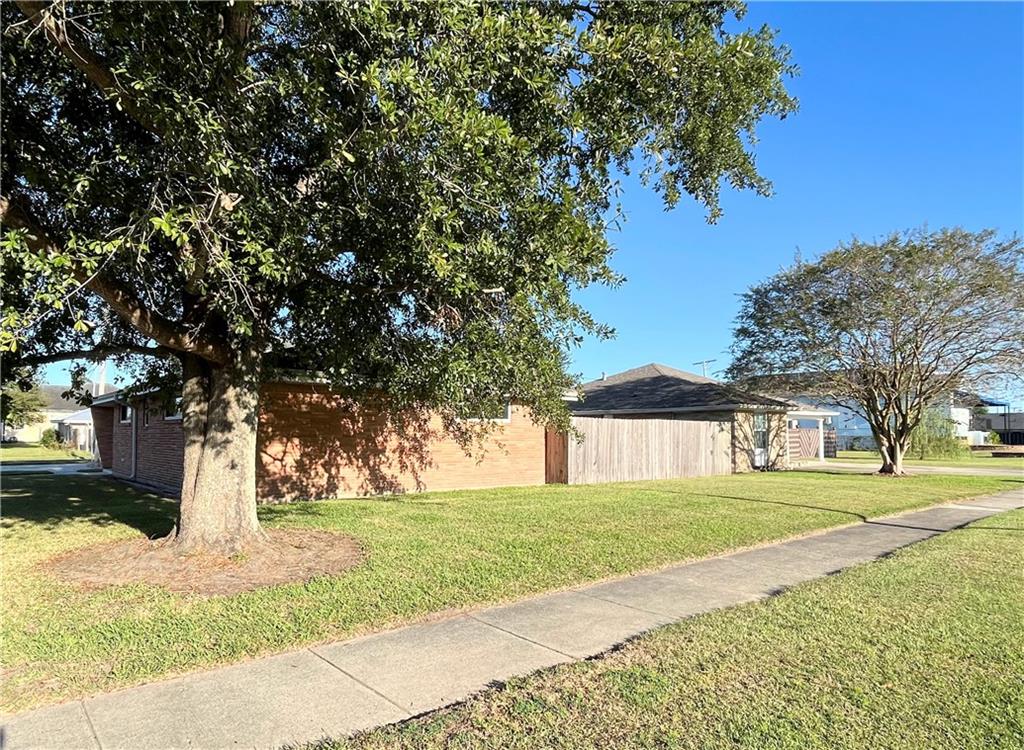 421 CHINCHILLA Drive