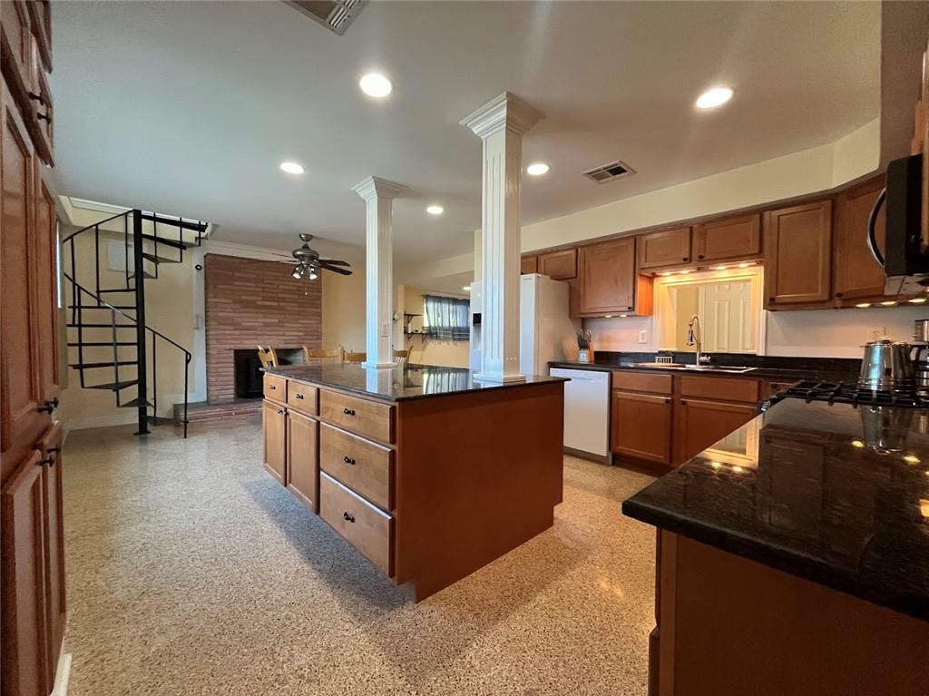 421 CHINCHILLA Drive