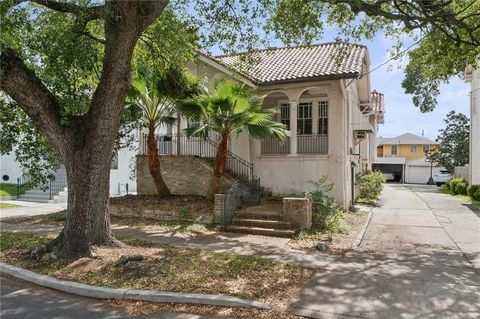 Photo of 2623 OCTAVIA Street, New Orleans, LA 70115 (MLS # 2554249)