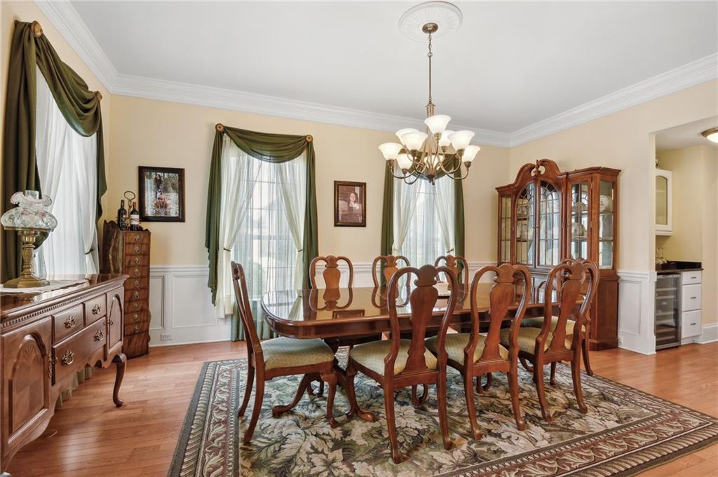 2 SQUIREWOOD Court