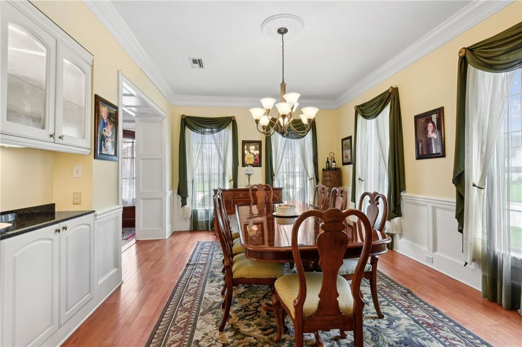 2 SQUIREWOOD Court