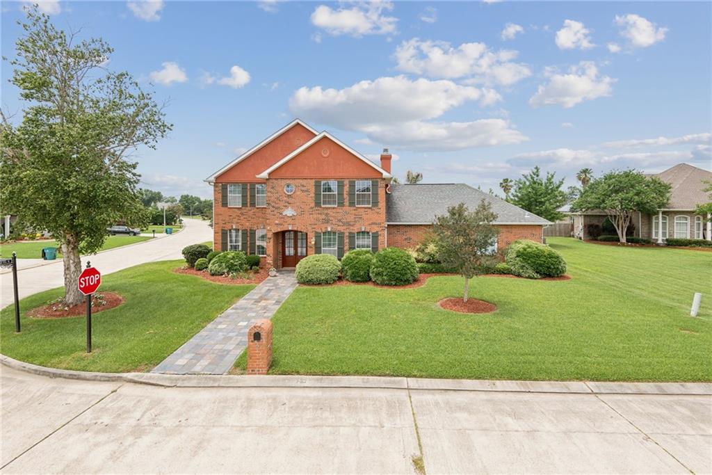 2 SQUIREWOOD Court