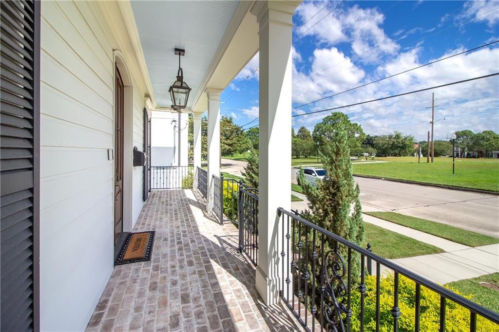 6768 PONTCHARTRAIN Boulevard