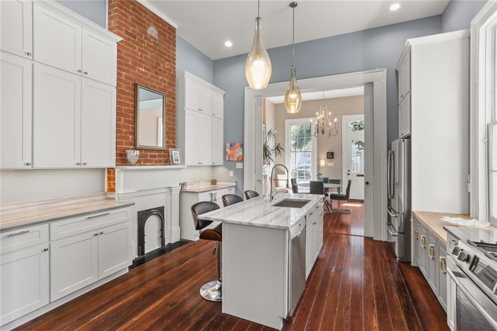 New Orleans, Louisiana 70130, United States, 6 Bedrooms Bedrooms, ,5 BathroomsBathrooms,Residential,Pending,59749