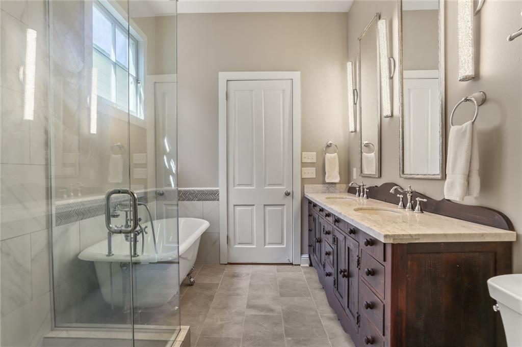 New Orleans, Louisiana 70130, United States, 6 Bedrooms Bedrooms, ,5 BathroomsBathrooms,Residential,Pending,59749