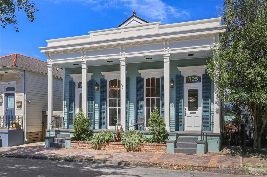 New Orleans, Louisiana 70130, United States, 6 Bedrooms Bedrooms, ,5 BathroomsBathrooms,Residential,Pending,59749