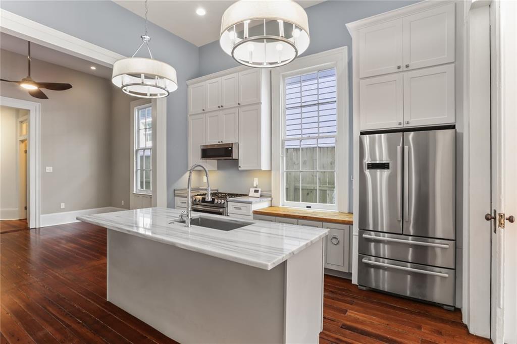New Orleans, Louisiana 70130, United States, 6 Bedrooms Bedrooms, ,5 BathroomsBathrooms,Residential,Pending,59749