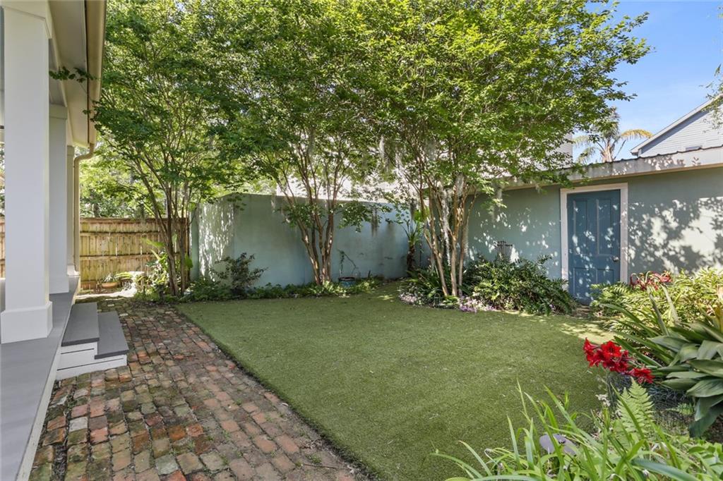 New Orleans, Louisiana 70130, United States, 6 Bedrooms Bedrooms, ,5 BathroomsBathrooms,Residential,Pending,59749